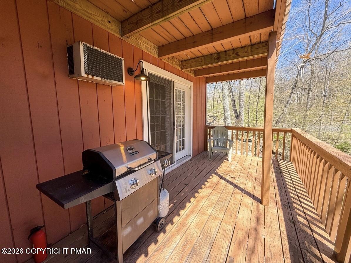 182 Edinburgh Road Bushkill, PA 18324 - Photo 12 of 25 Deck/bbq