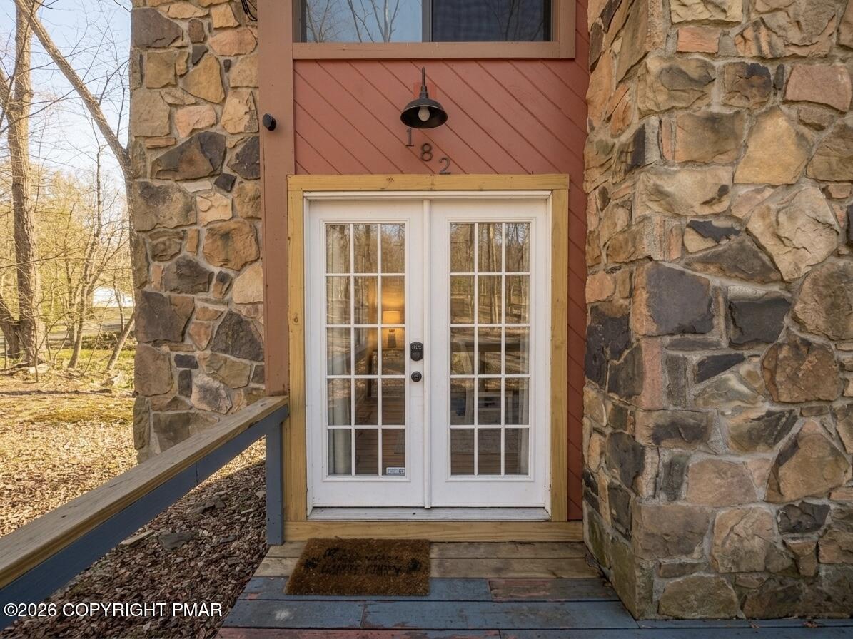 182 Edinburgh Road Bushkill, PA 18324 - Photo 2 of 25 Front door