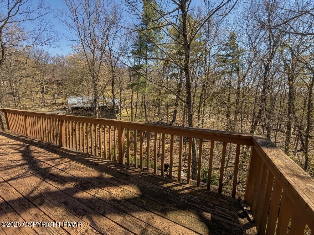 182 Edinburgh Road Bushkill, PA 18324 - Photo 21 of 25 Primary bed deck access