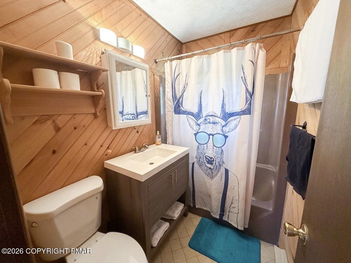 182 Edinburgh Road Bushkill, PA 18324 - Photo 23 of 25 Bathroom 2