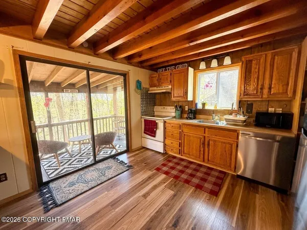 $2,395 | 182 Edinburgh Road, Bushkill, PA 18324