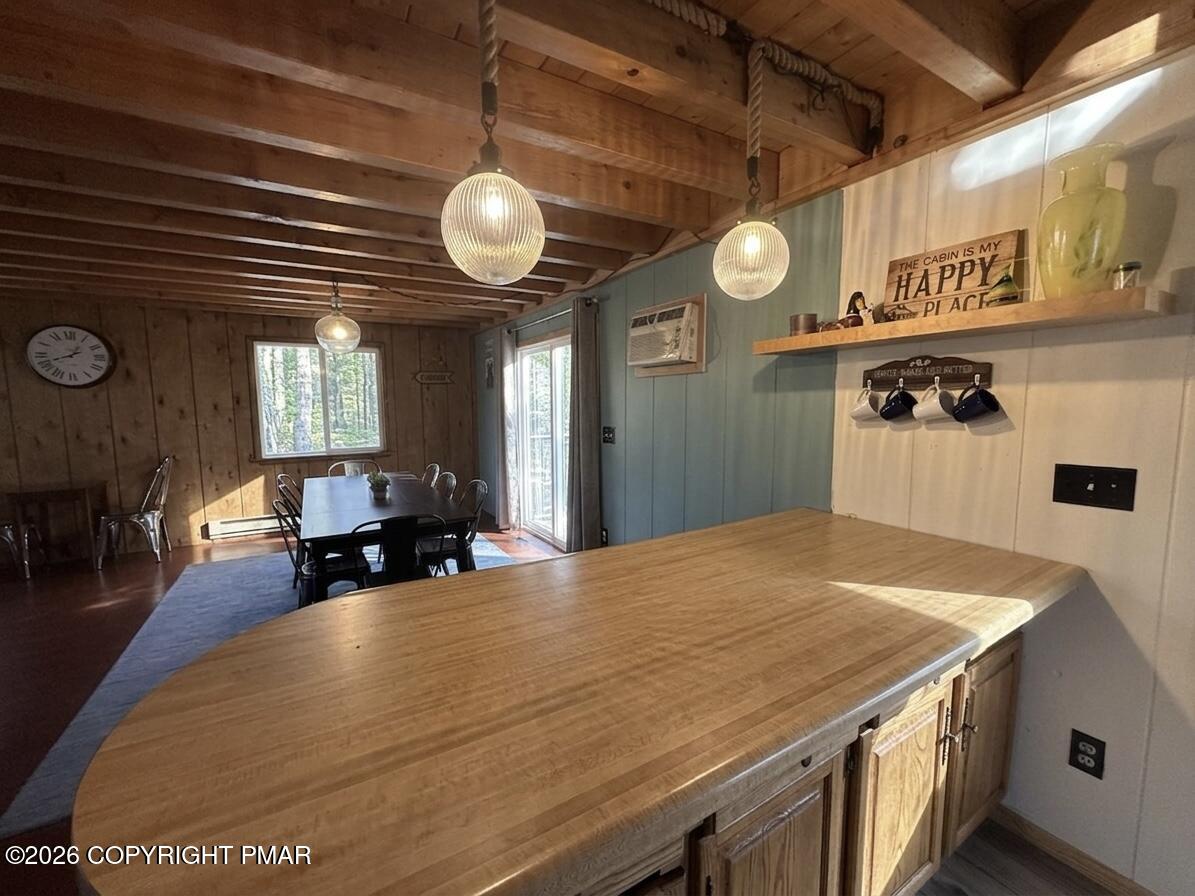 182 Edinburgh Road Bushkill, PA 18324 - Photo 10 of 25 Breakfast bar