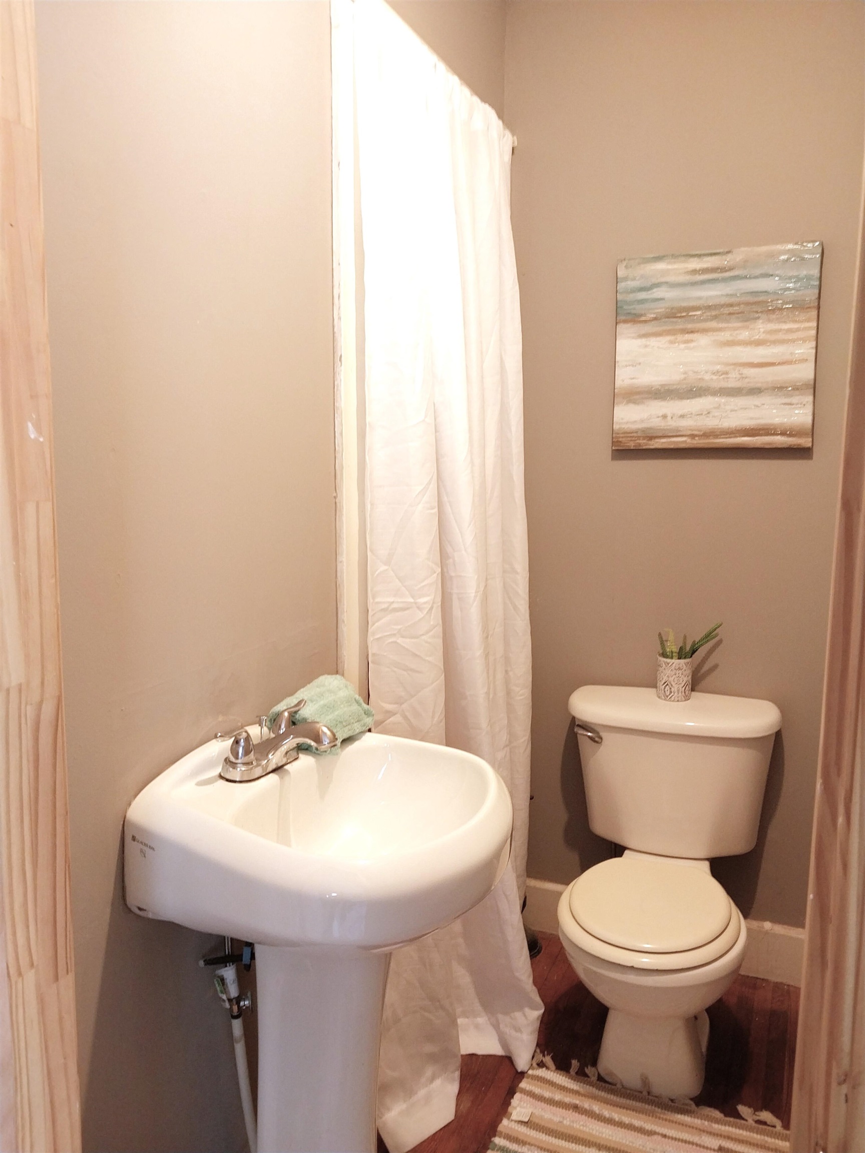 712 Nelson Street Staunton, VA 24401 - Photo 16 of 30 a bathroom with a toilet sink and mirror