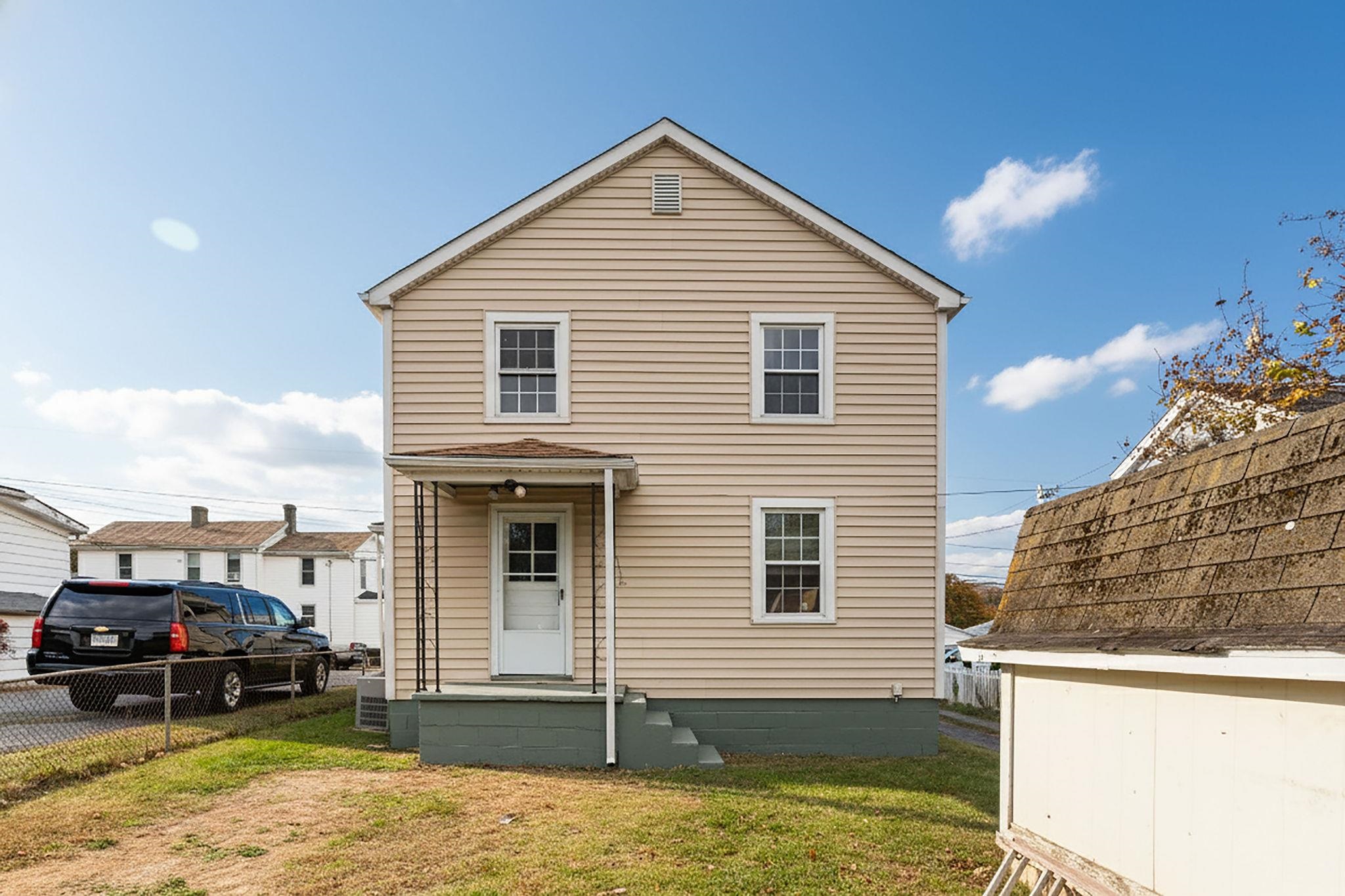 712 Nelson Street Staunton, VA 24401 - Photo 28 of 30 a view of a house with a patio