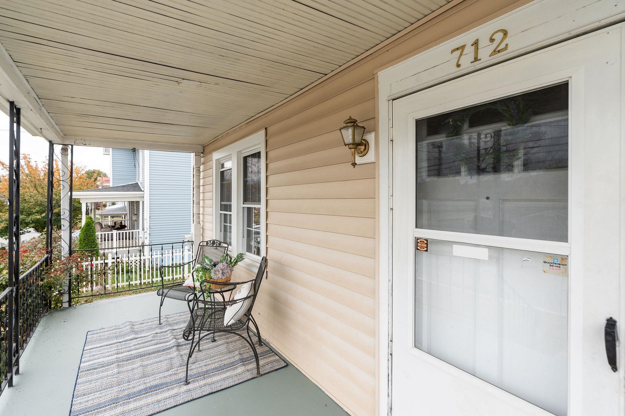 712 Nelson Street Staunton, VA 24401 - Photo 3 of 30