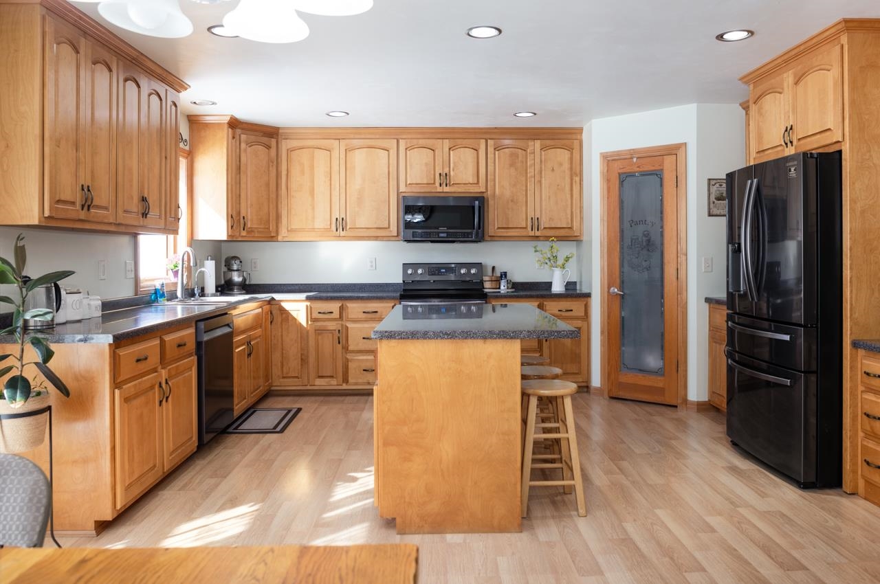 2919 Hornsby Way Green Bay, WI 54313 - Photo 12 of 26