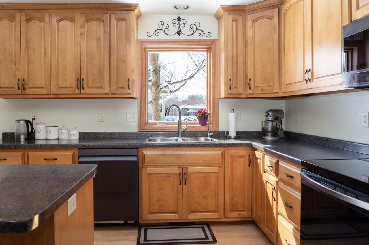 2919 Hornsby Way Green Bay, WI 54313 - Photo 15 of 26