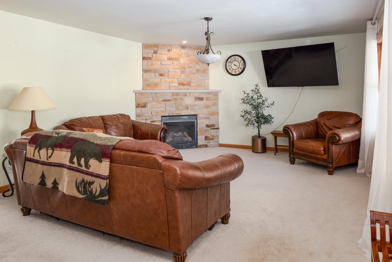 2919 Hornsby Way Green Bay, WI 54313 - Photo 9 of 26