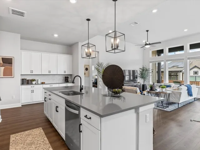 $600,000 | 9001 Centurion Path, Austin, TX 78744