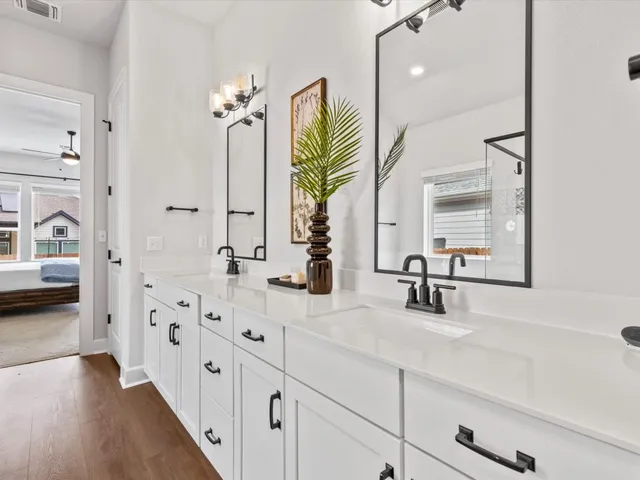 $600,000 | 9001 Centurion Path, Austin, TX 78744