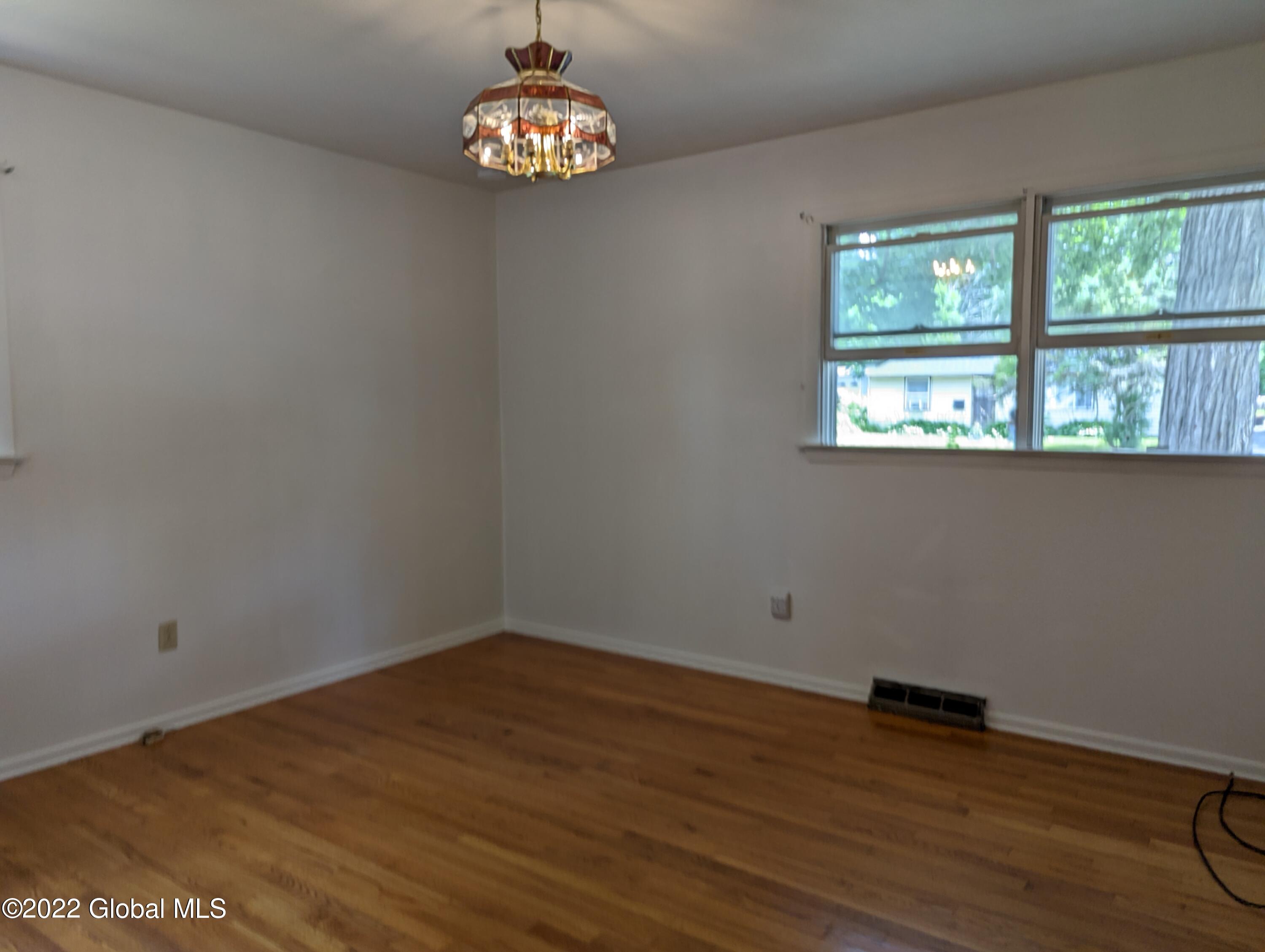 343 Gifford Road Schenectady, NY 12304 - Photo 11 of 24 PXL_20220708_172140613.MOTION-01.COVER