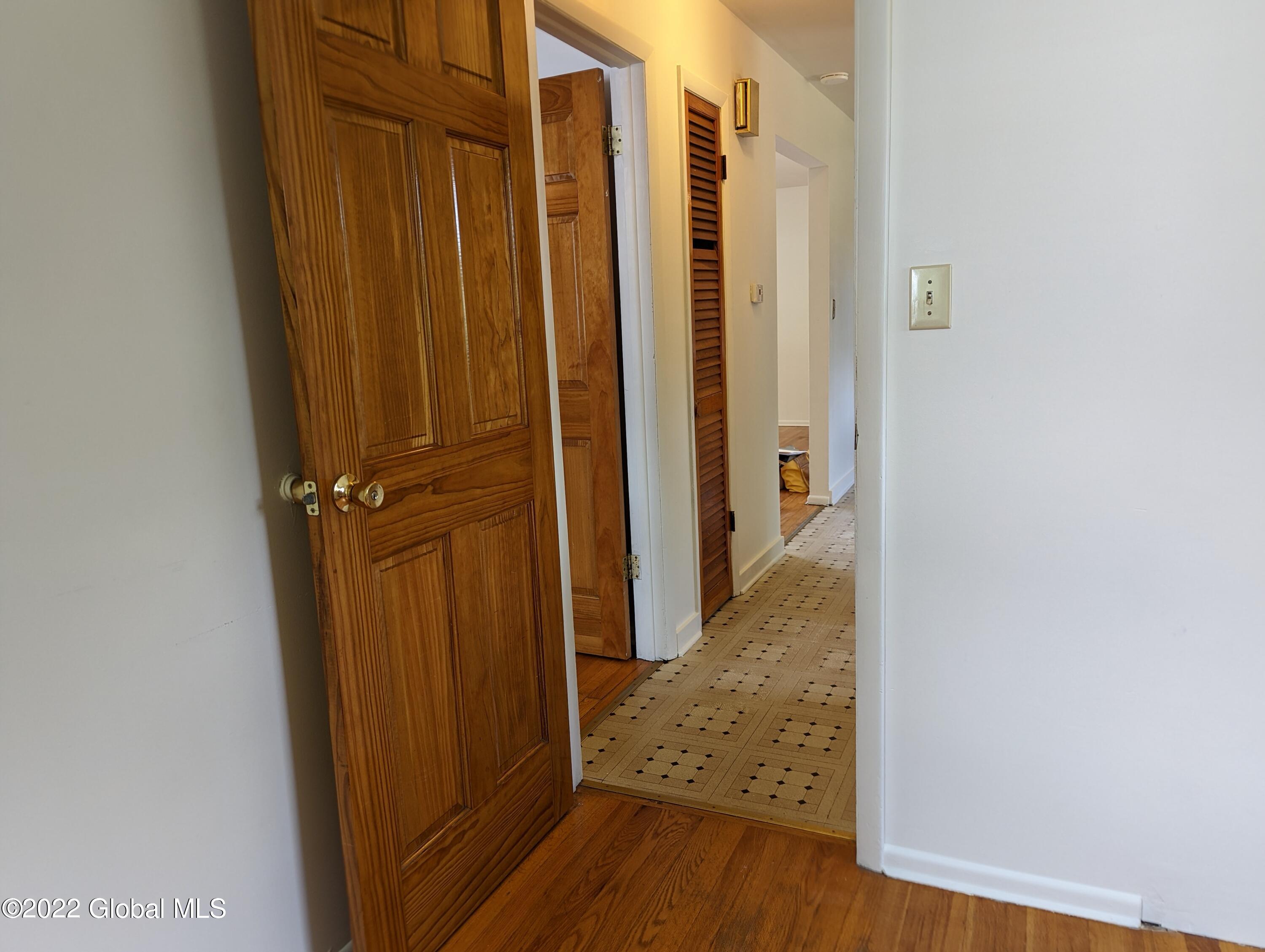 343 Gifford Road Schenectady, NY 12304 - Photo 13 of 24 PXL_20220708_172201114.MOTION-01.COVER
