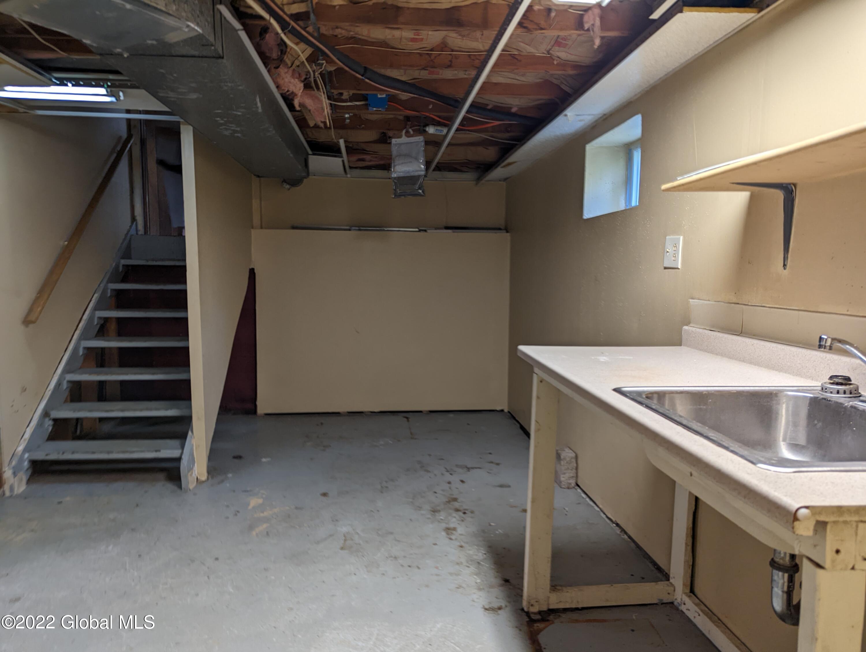 343 Gifford Road Schenectady, NY 12304 - Photo 17 of 24 PXL_20220708_172701593.MOTION-01.COVER