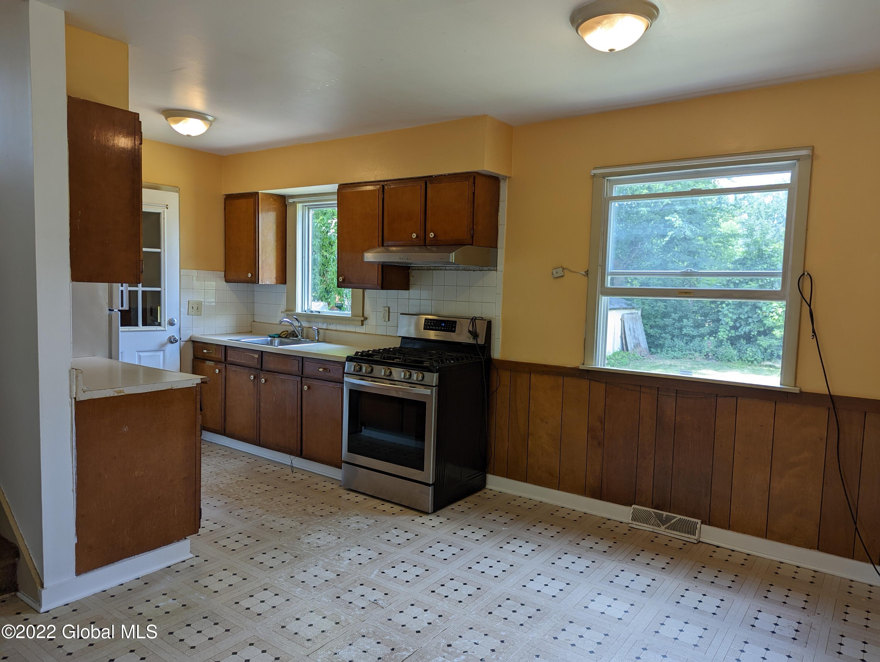 343 Gifford Road Schenectady, NY 12304 - Photo 6 of 24 PXL_20220708_171953617