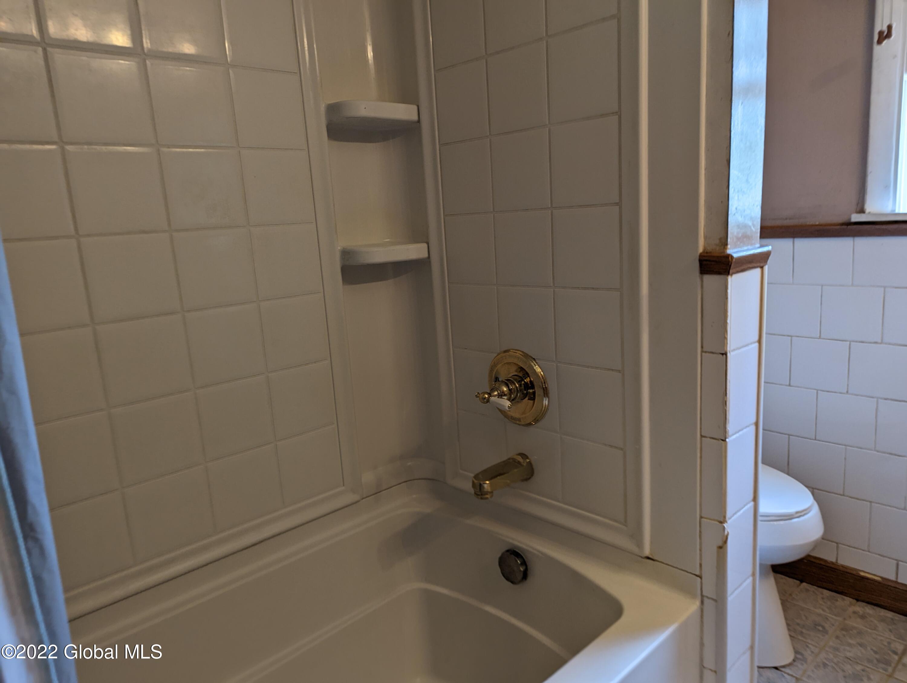 343 Gifford Road Schenectady, NY 12304 - Photo 10 of 24 PXL_20220708_172135035.MOTION-01.COVER