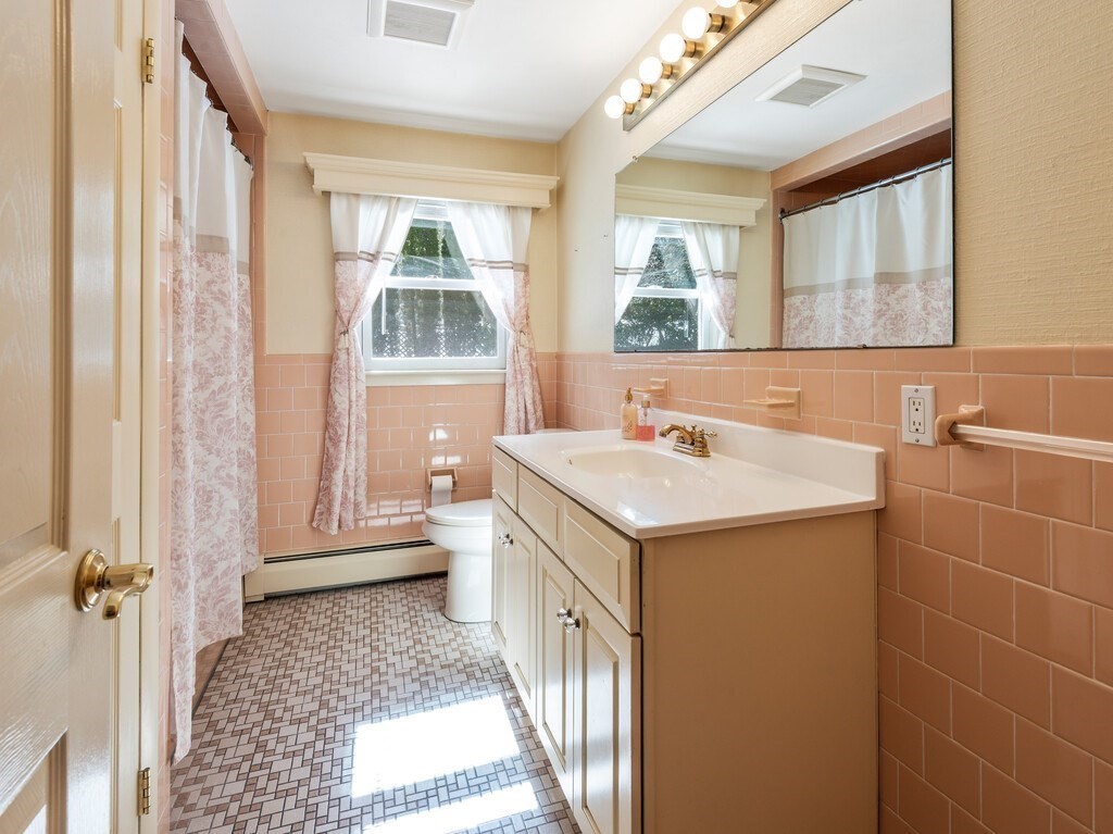 4 Athens Street Auburn, MA 01501 - Photo 15 of 42