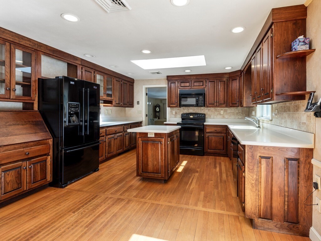 4 Athens Street Auburn, MA 01501 - Photo 9 of 42