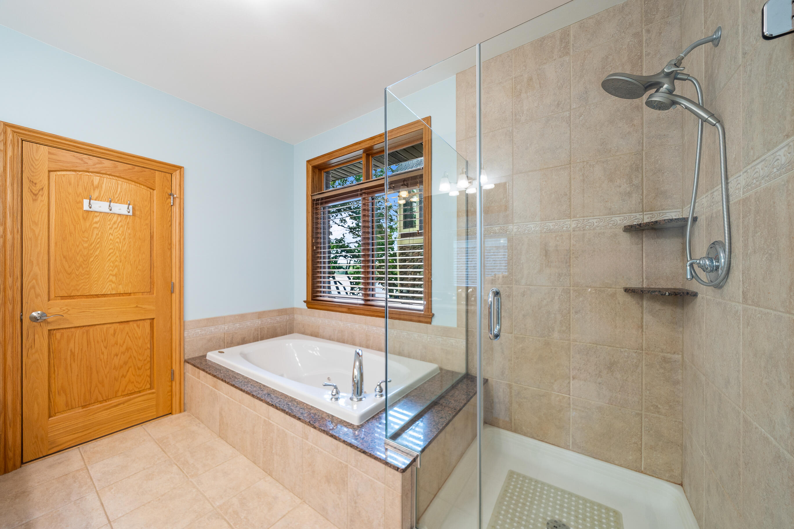 W5647 Forest Road La Grange, WI 53121 - Photo 39 of 97 Primary Tub and Shower