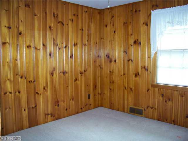 1407 Capri Road Southwest Winston-Salem, NC 27103 - Photo 5 of 7 2nd Bedroom.