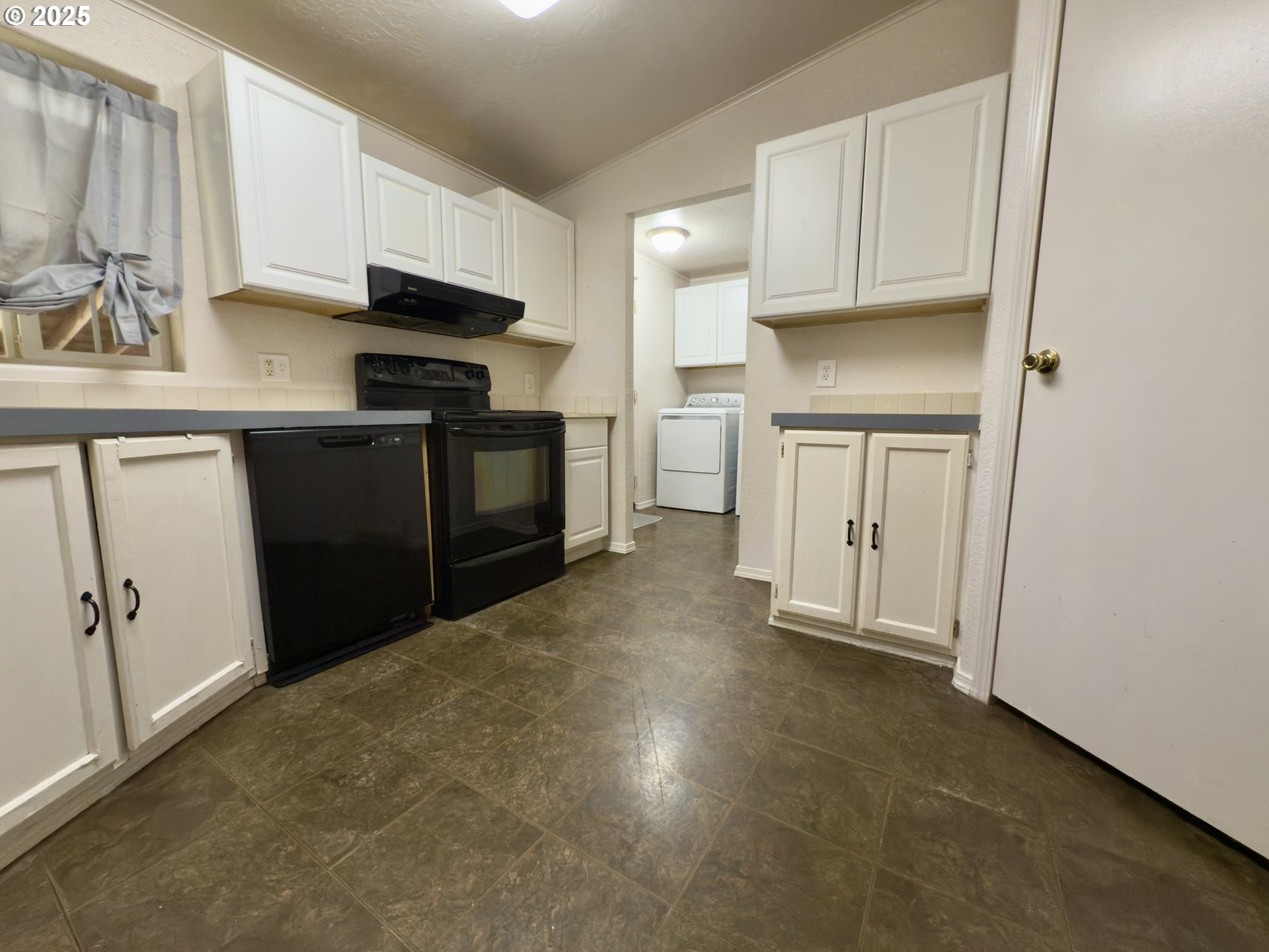 98041 Hallway Road, Unit 26 Brookings, OR 97415 - Photo 12 of 46 a kitchen with cabinets and a stove top oven