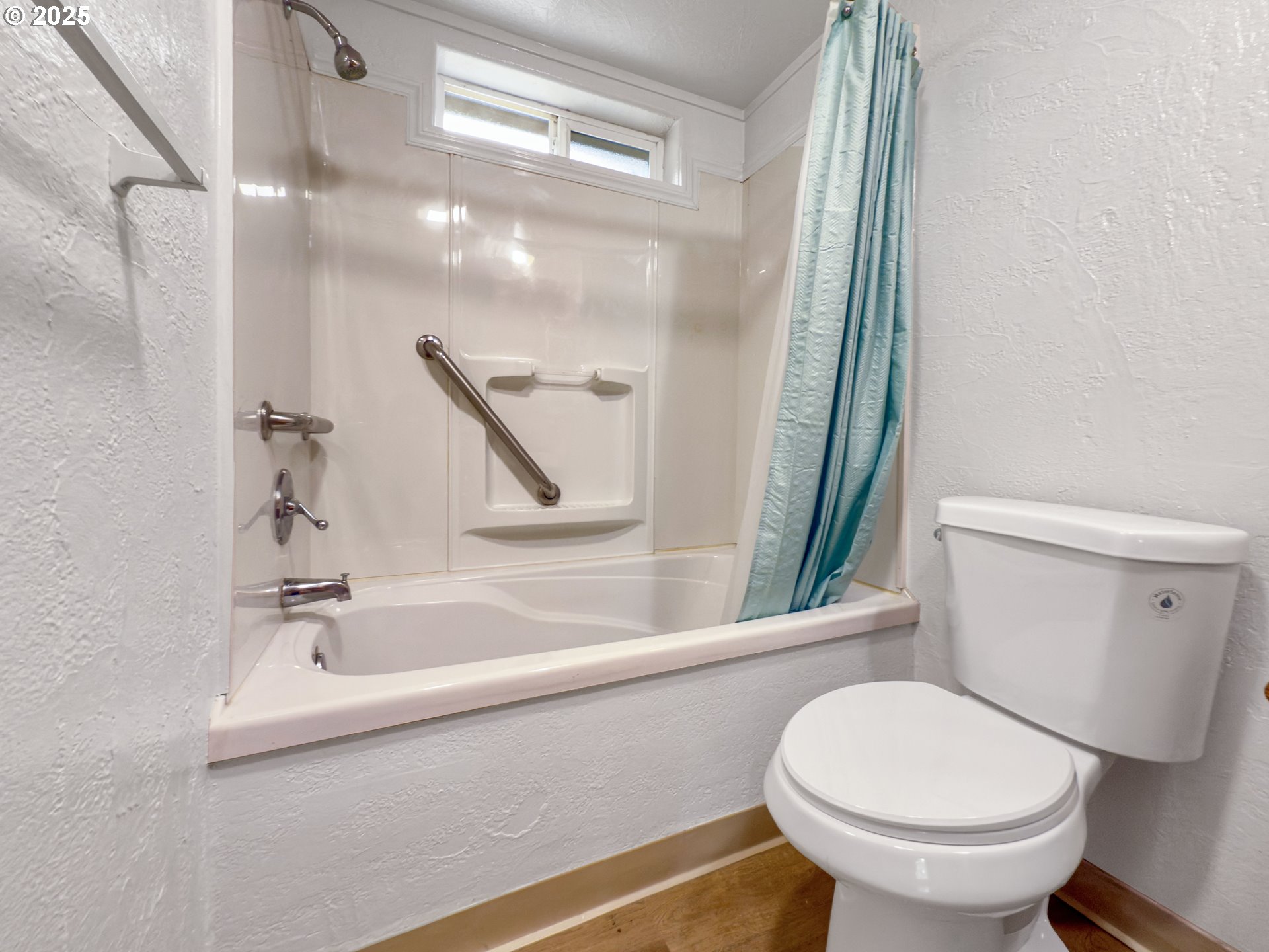 98041 Hallway Road, Unit 26 Brookings, OR 97415 - Photo 32 of 46 a bathroom with a sink and a mirror