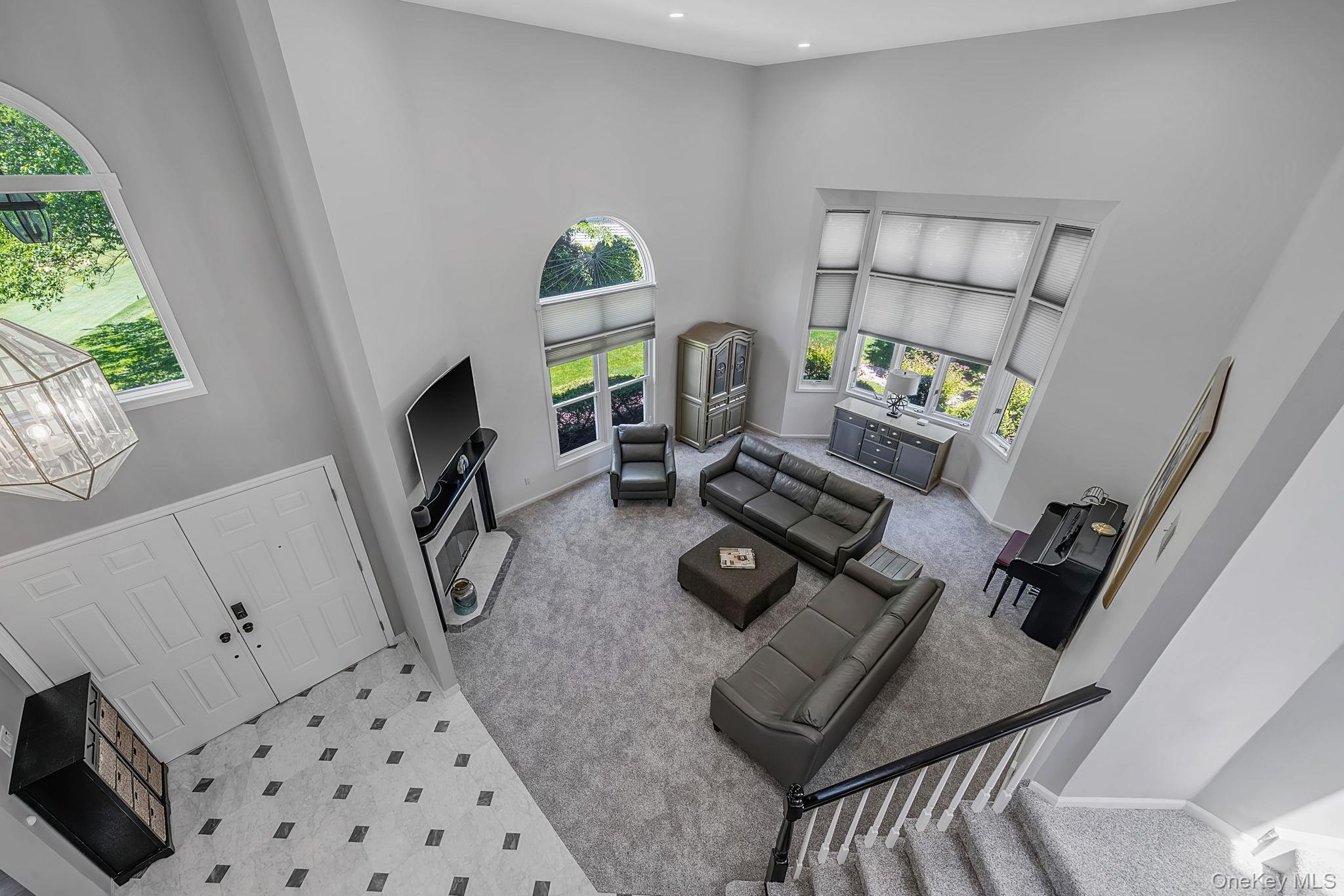 86 Hamlet Drive Commack, NY 11725 - Photo 7 of 36 High Ceilings