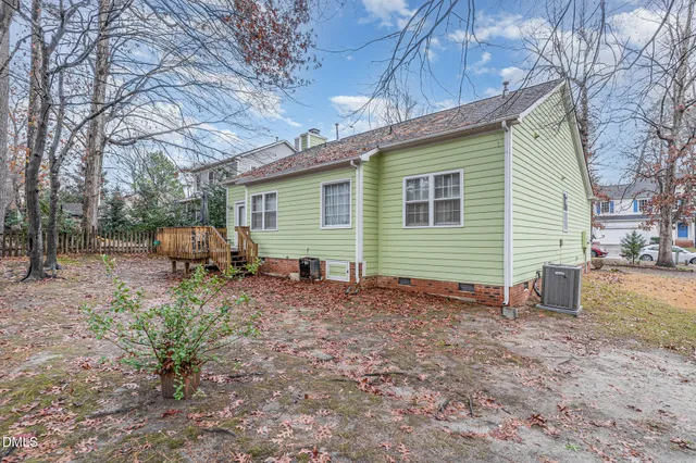 a view of backyard with trees