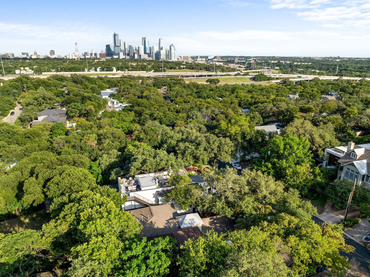 2308 West 9th Street, Unit B Austin, TX 78703 - Photo 40 of 40 a view of a city with lush green forest