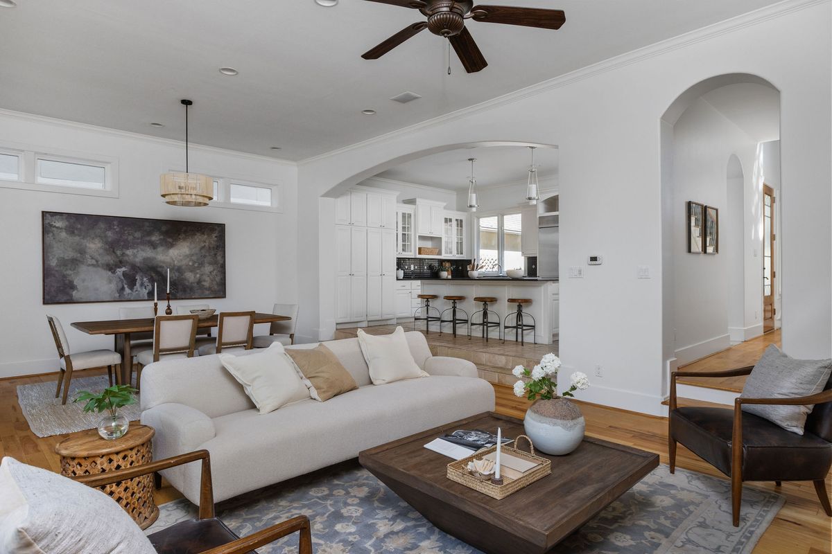 2308 West 9th Street, Unit B Austin, TX 78703 - Photo 10 of 40 a living room with furniture and a chandelier