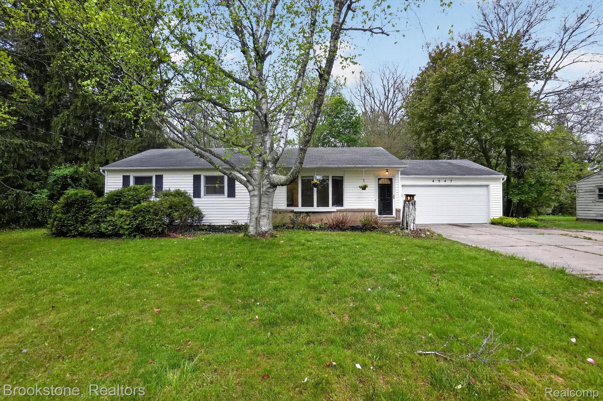 4547 Marlborough Road Okemos, MI 48864 - Photo 2 of 55 Single story home with a front yard