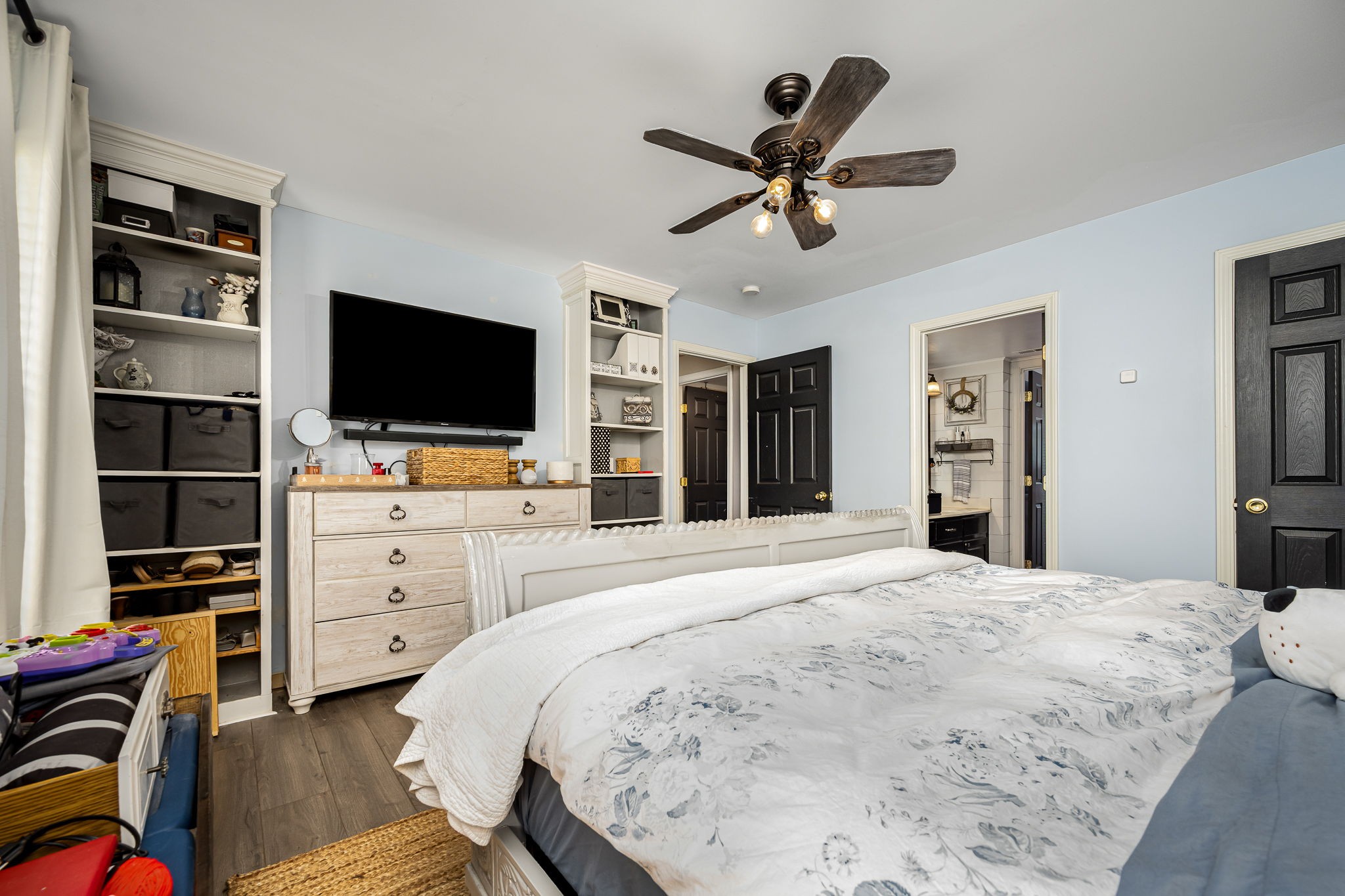 4842 Lunns Store Road Chapel Hill, TN 37034 - Photo 19 of 52 a bedroom with a bed and a flat screen tv