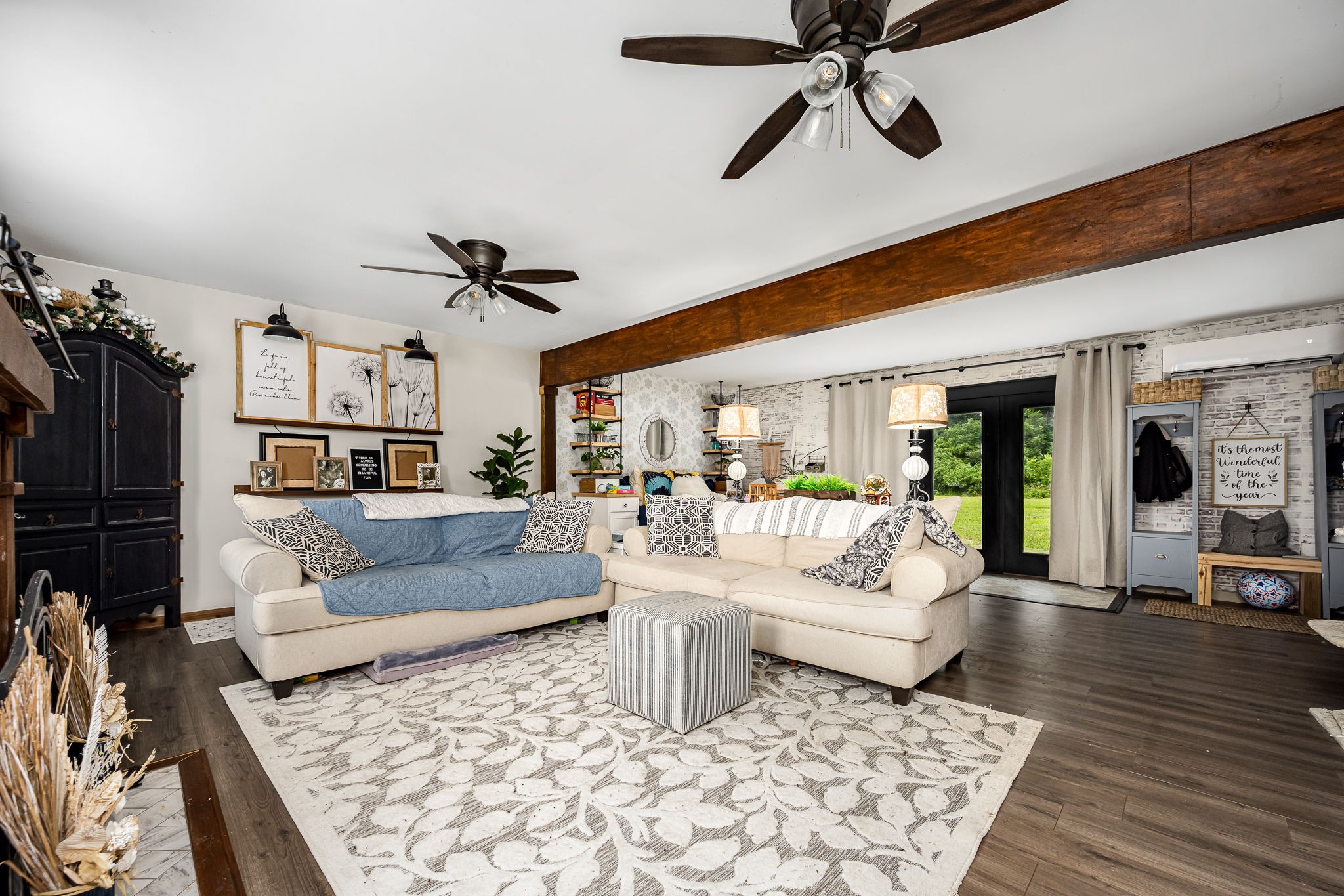 4842 Lunns Store Road Chapel Hill, TN 37034 - Photo 34 of 52 a living room with furniture and a rug