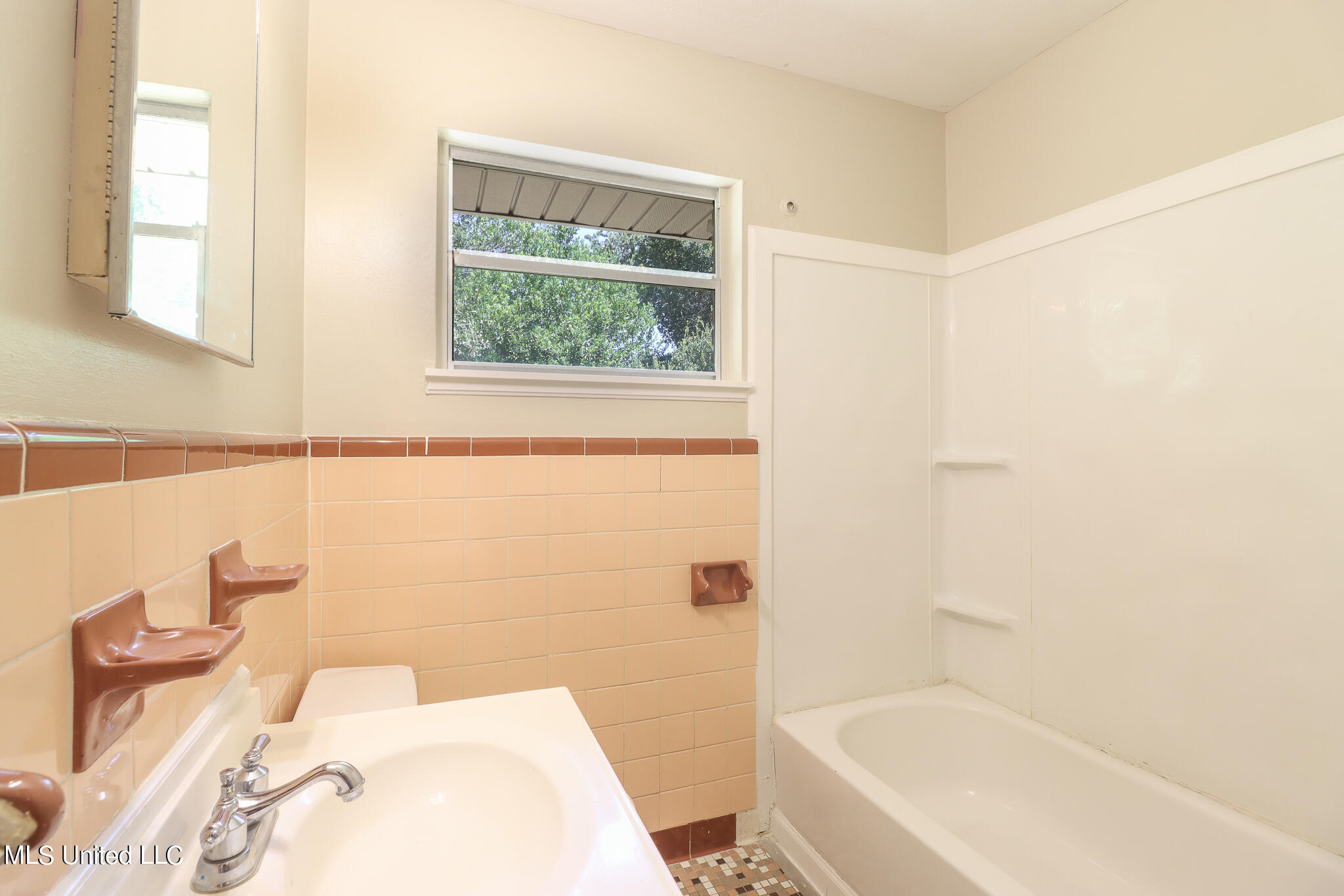 2460 Carter Road Biloxi, MS 39531 - Photo 15 of 20 2460 Carter-54024