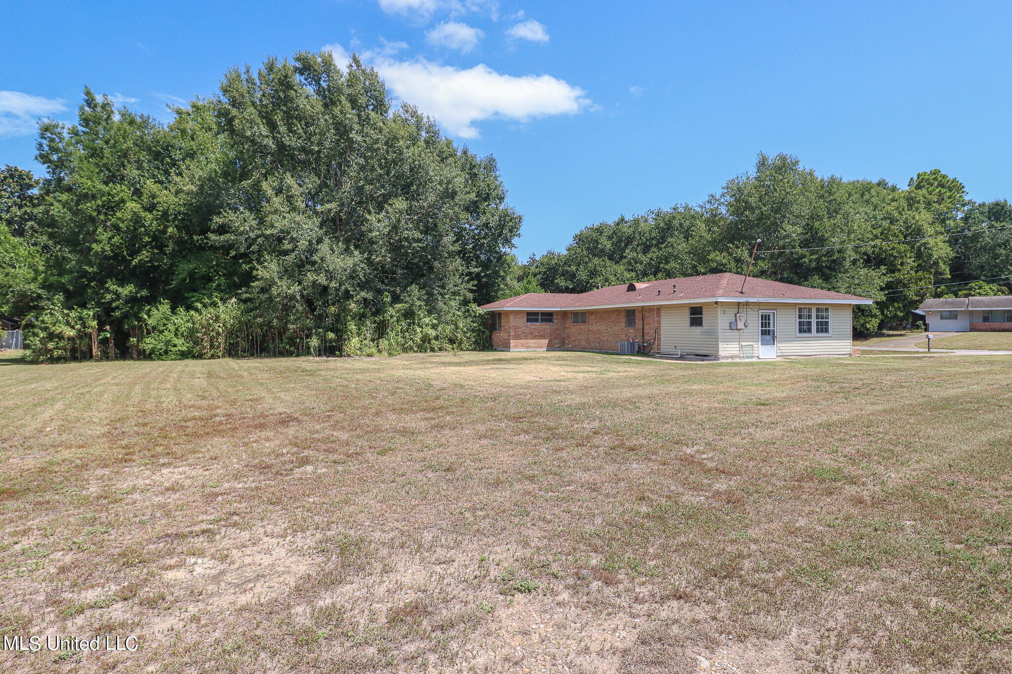 2460 Carter Road Biloxi, MS 39531 - Photo 19 of 20 2460 Carter-54032