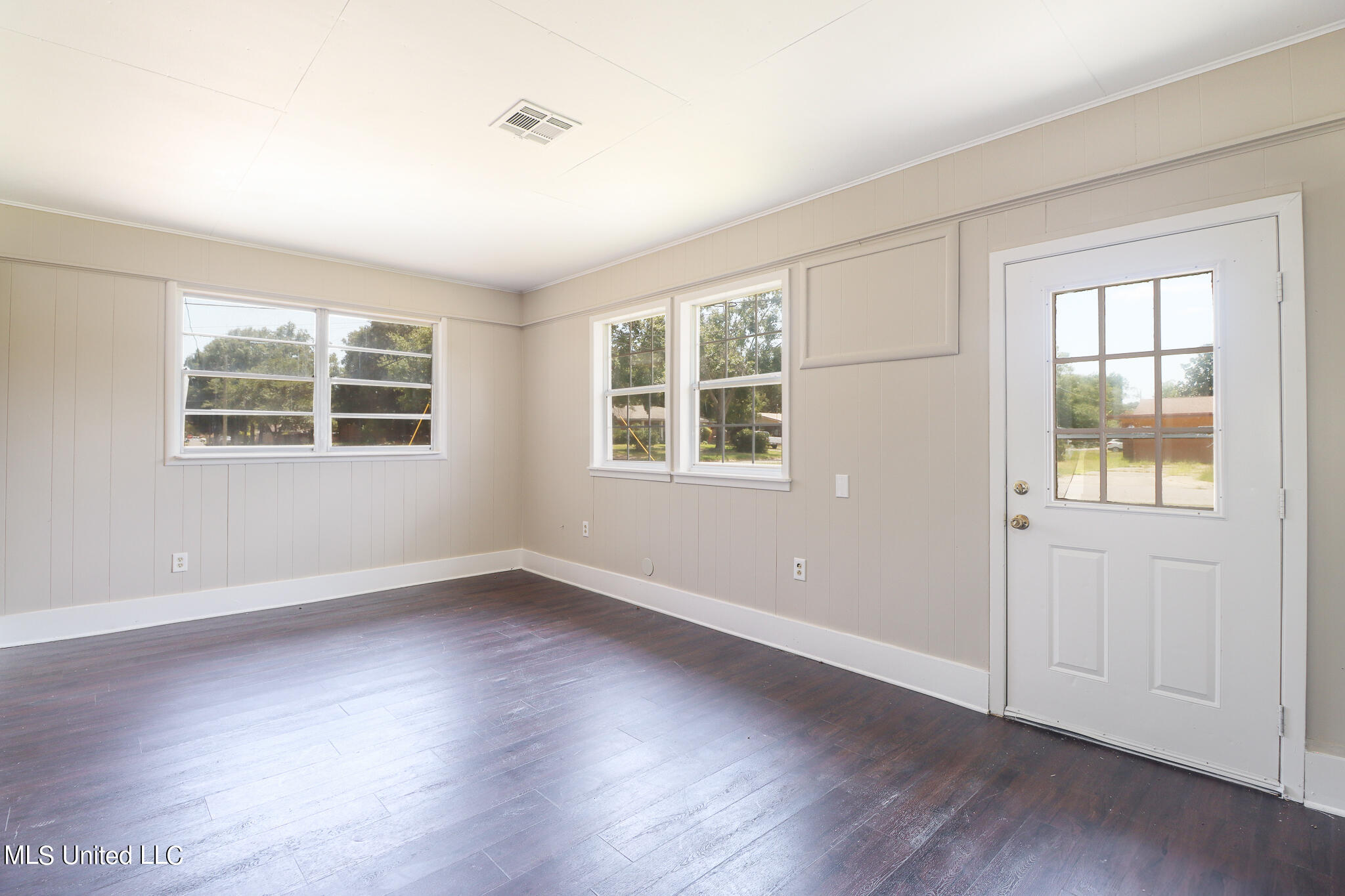 2460 Carter Road Biloxi, MS 39531 - Photo 3 of 20 2460 Carter-54003