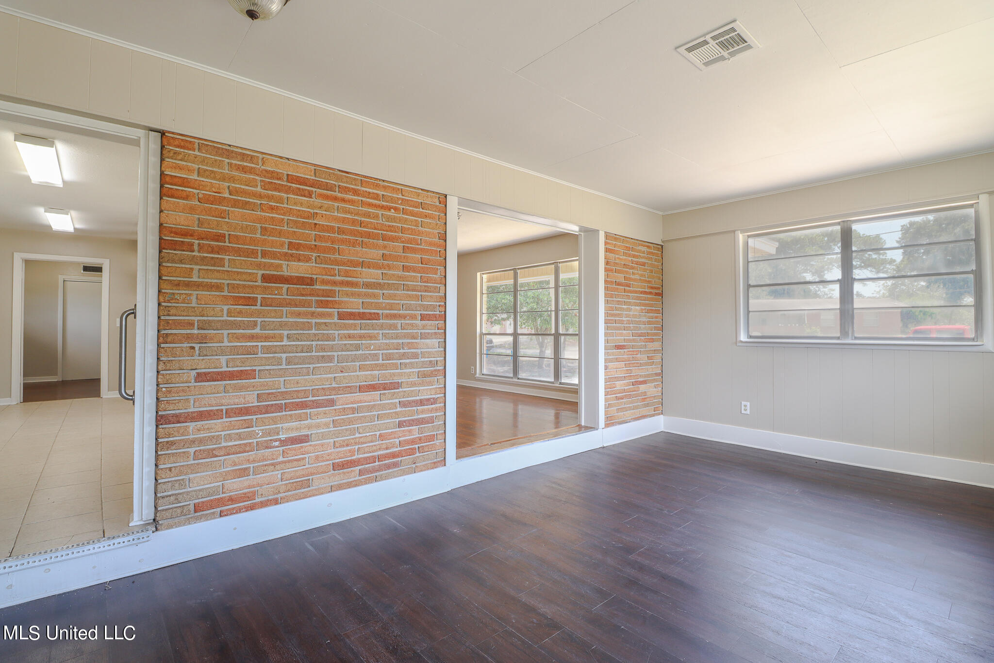 2460 Carter Road Biloxi, MS 39531 - Photo 4 of 20 2460 Carter-54005