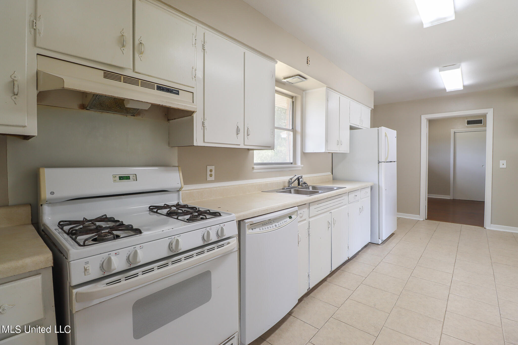 2460 Carter Road Biloxi, MS 39531 - Photo 7 of 20 2460 Carter-54010