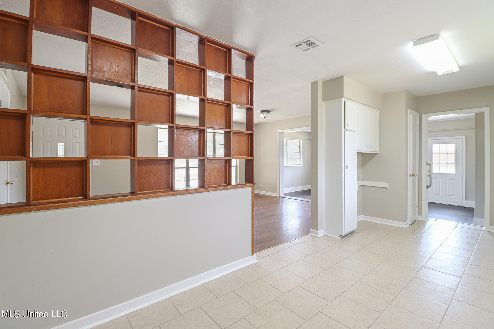 2460 Carter Road Biloxi, MS 39531 - Photo 8 of 20 2460 Carter-54012