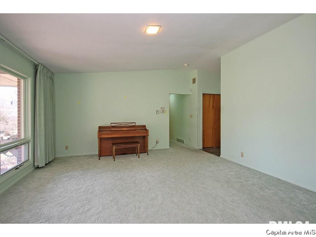 802 Kenyon Drive Springfield, IL 62704 - Photo 3 of 31 Gallery Image 3