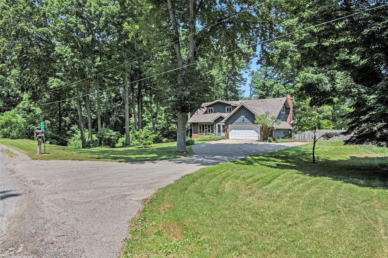 2569 Ridgewood Trail Berrien Springs, MI 49103 - Photo 2 of 31