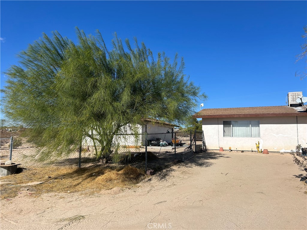 63737 Gibson Road Joshua Tree, CA 92252 - Photo 8 of 25 a view of a house with a yard covered in snow