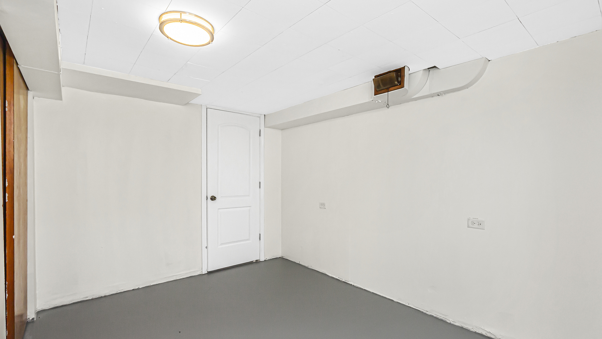 2322 South 7th Avenue North Riverside, IL 60546 - Photo 15 of 21 a view of a room