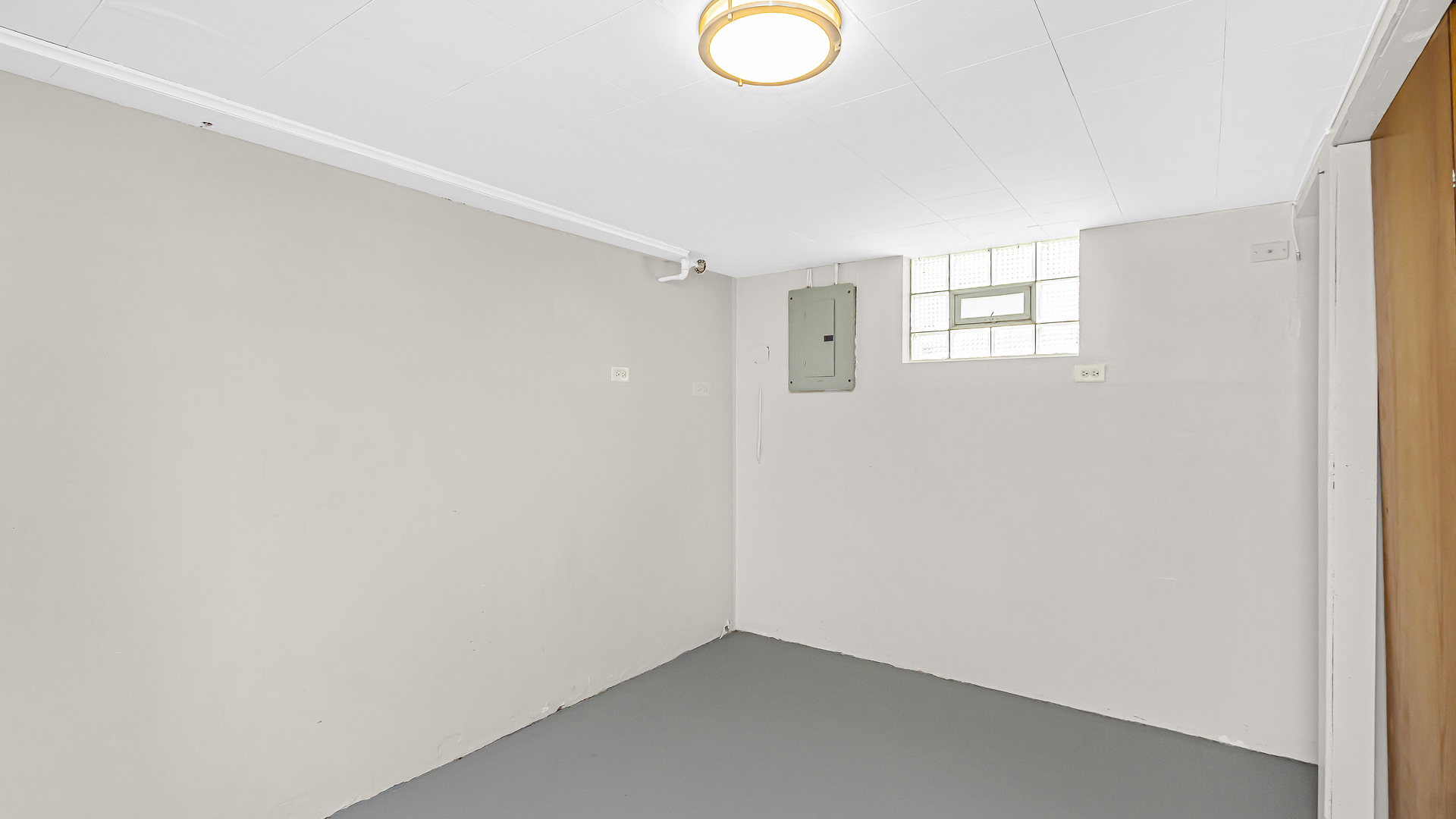 2322 South 7th Avenue North Riverside, IL 60546 - Photo 16 of 21 a view of an empty room
