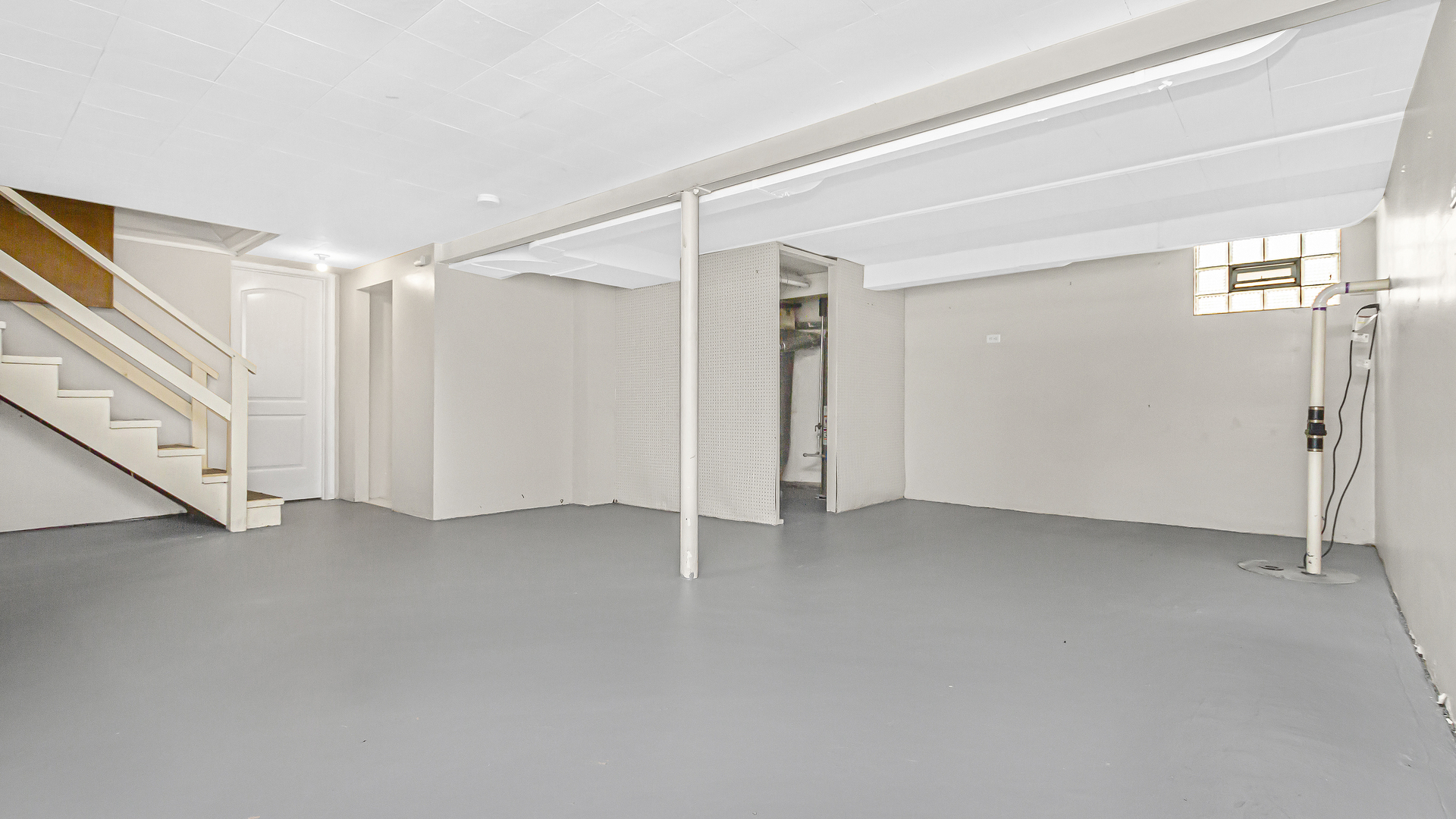 2322 South 7th Avenue North Riverside, IL 60546 - Photo 18 of 21 a view of an empty room