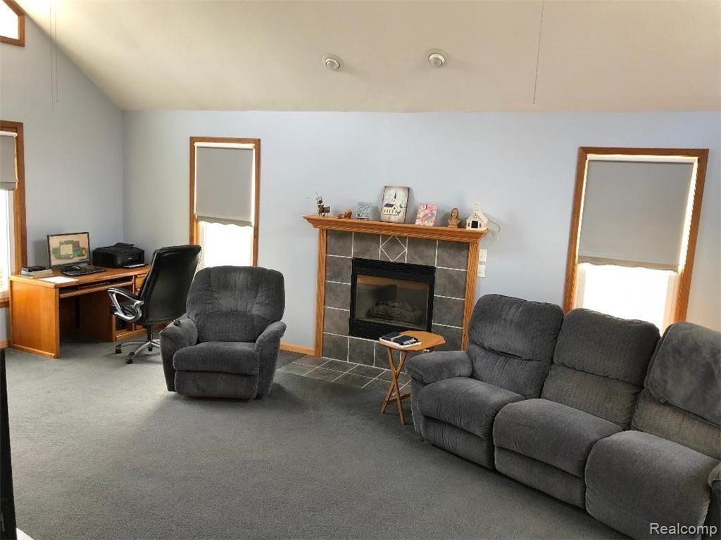 6687 Pocklington Road Britton, MI 49229 - Photo 13 of 21 pock liv rm.