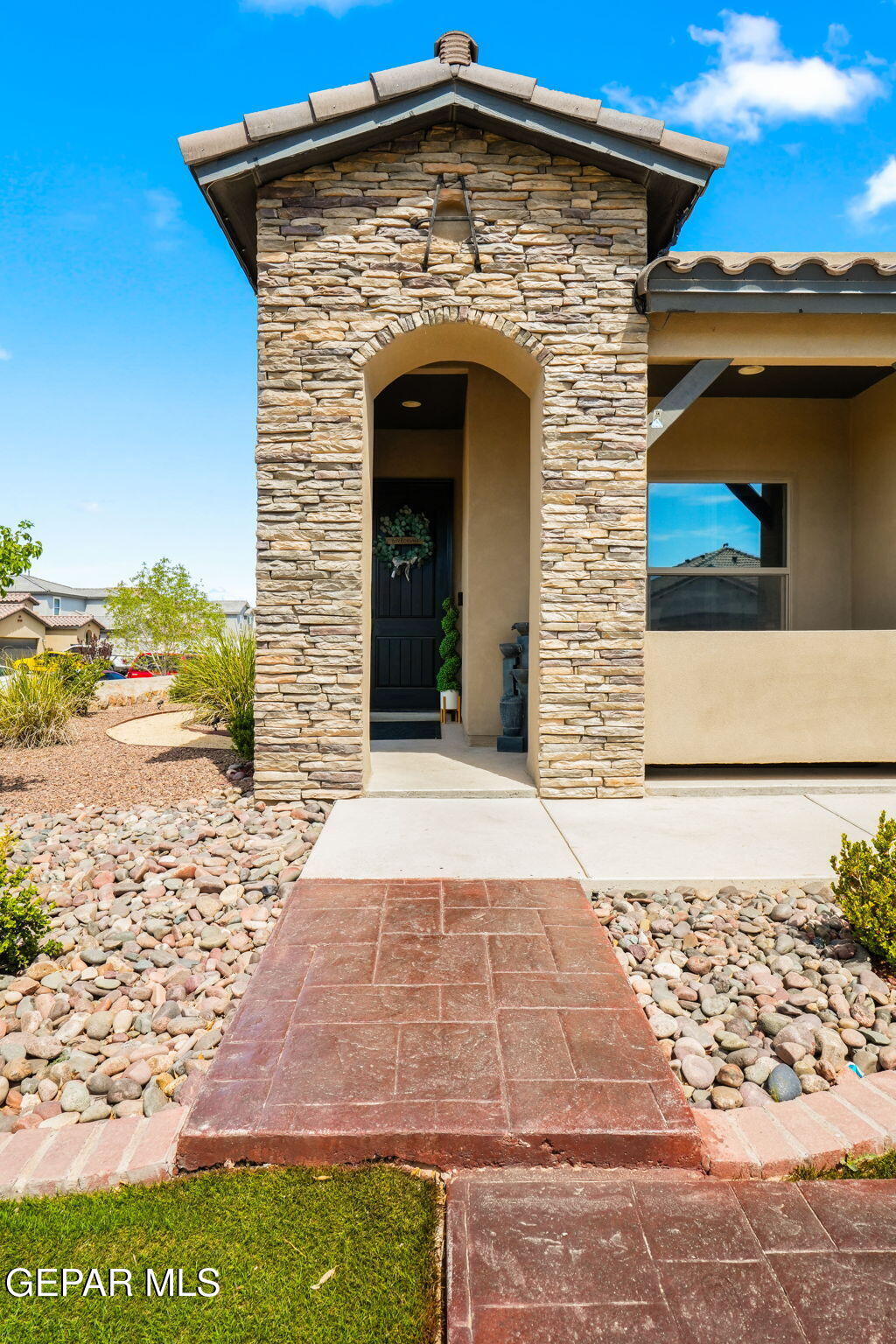 13737 Garforth Avenue El Paso, TX 79928 - Photo 4 of 34 a front view of a house with beach