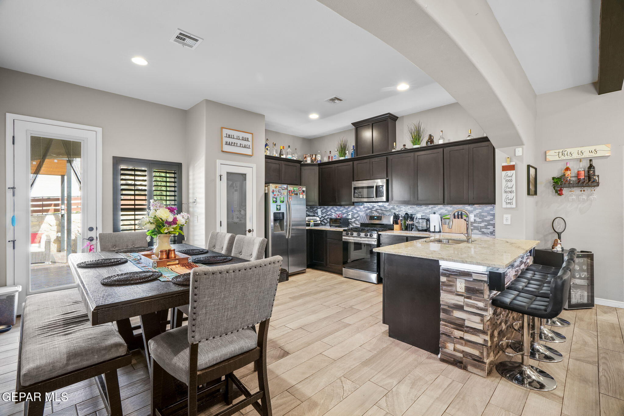 13737 Garforth Avenue El Paso, TX 79928 - Photo 10 of 34 a living room with stainless steel appliances kitchen island granite countertop furniture and a kitchen view