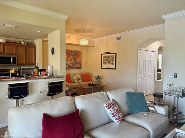 $8,000 | 9723 Acqua Court, Unit 323, Naples, FL 34113