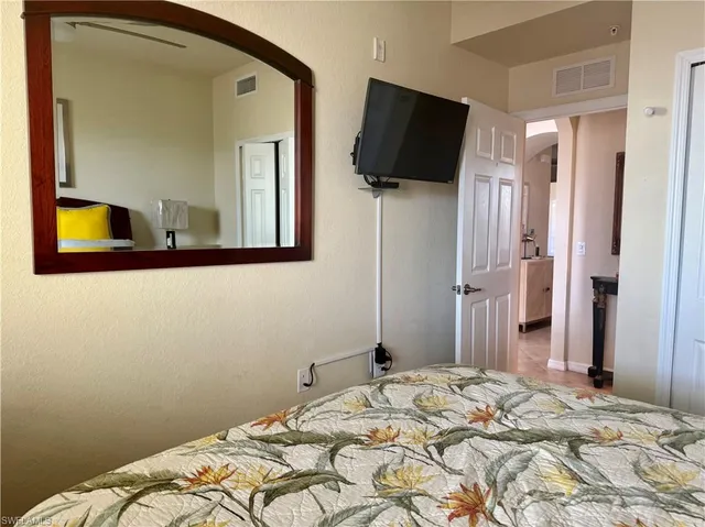 $8,000 | 9723 Acqua Court, Unit 323, Naples, FL 34113