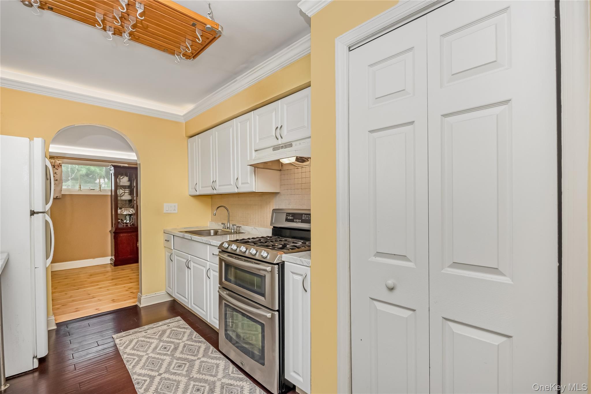 41 Haig Road Valley Stream, NY 11581 - Photo 4 of 11